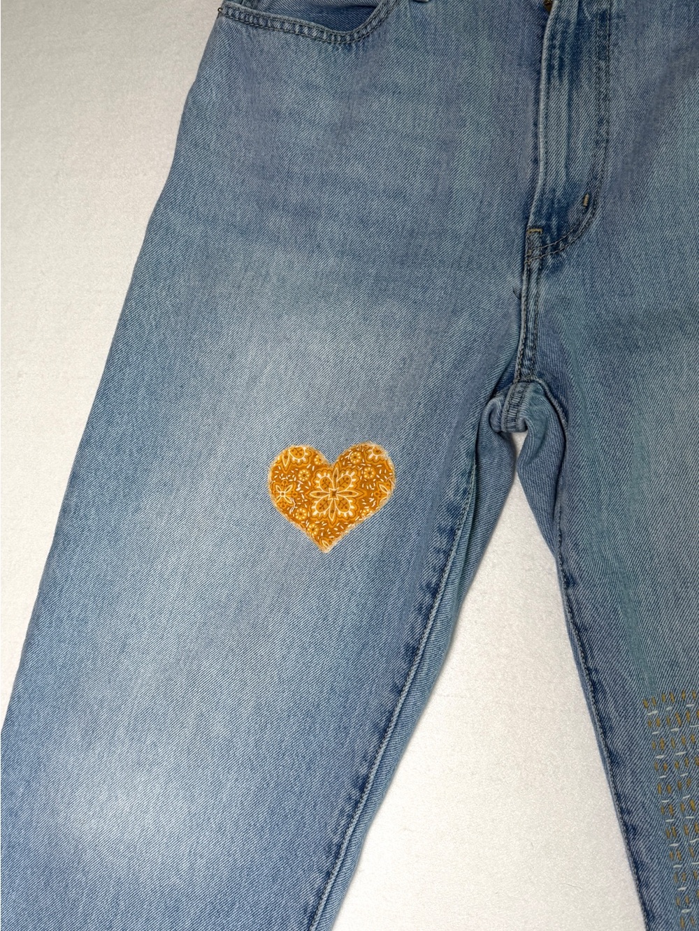 Levi's Women's '94 Baggy Jeans Visible Mended Sashiko Denim Light Wash 31x29 - Picture 3 of 15